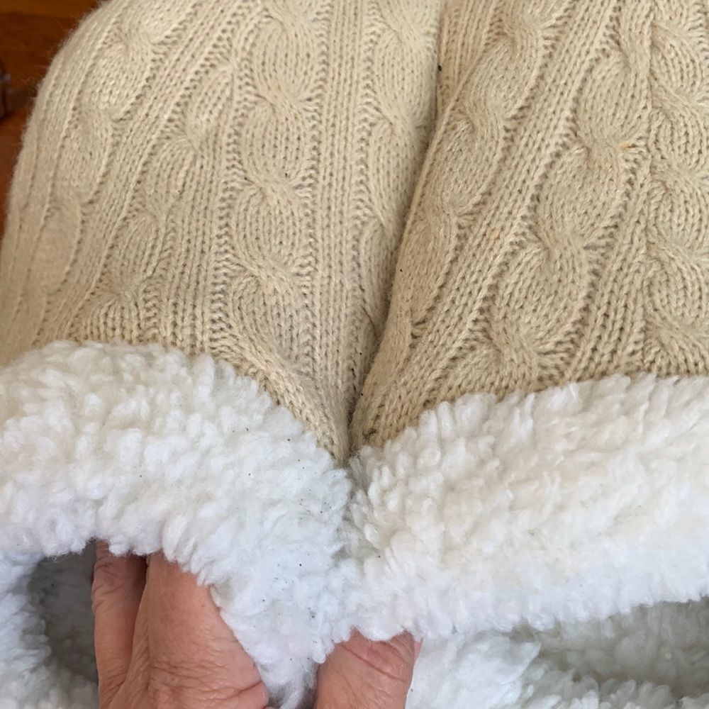 Dr. Scholl Size Large8-10 Heated Foot Massager tan sweater outer/faux fur inner